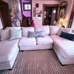 Raymour And Flanagan Forest  Hill 3 Piece Couch