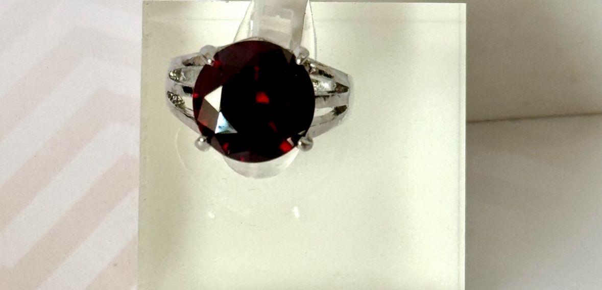 Red Cocktail Ring, Size 6