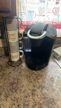 Coffee maker with four mugs