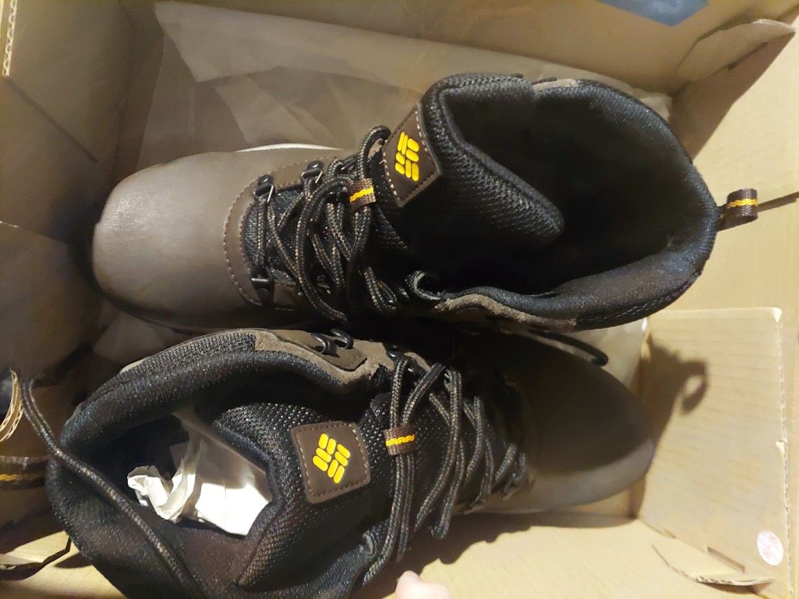 Mens Columbia Boots Size 11.5