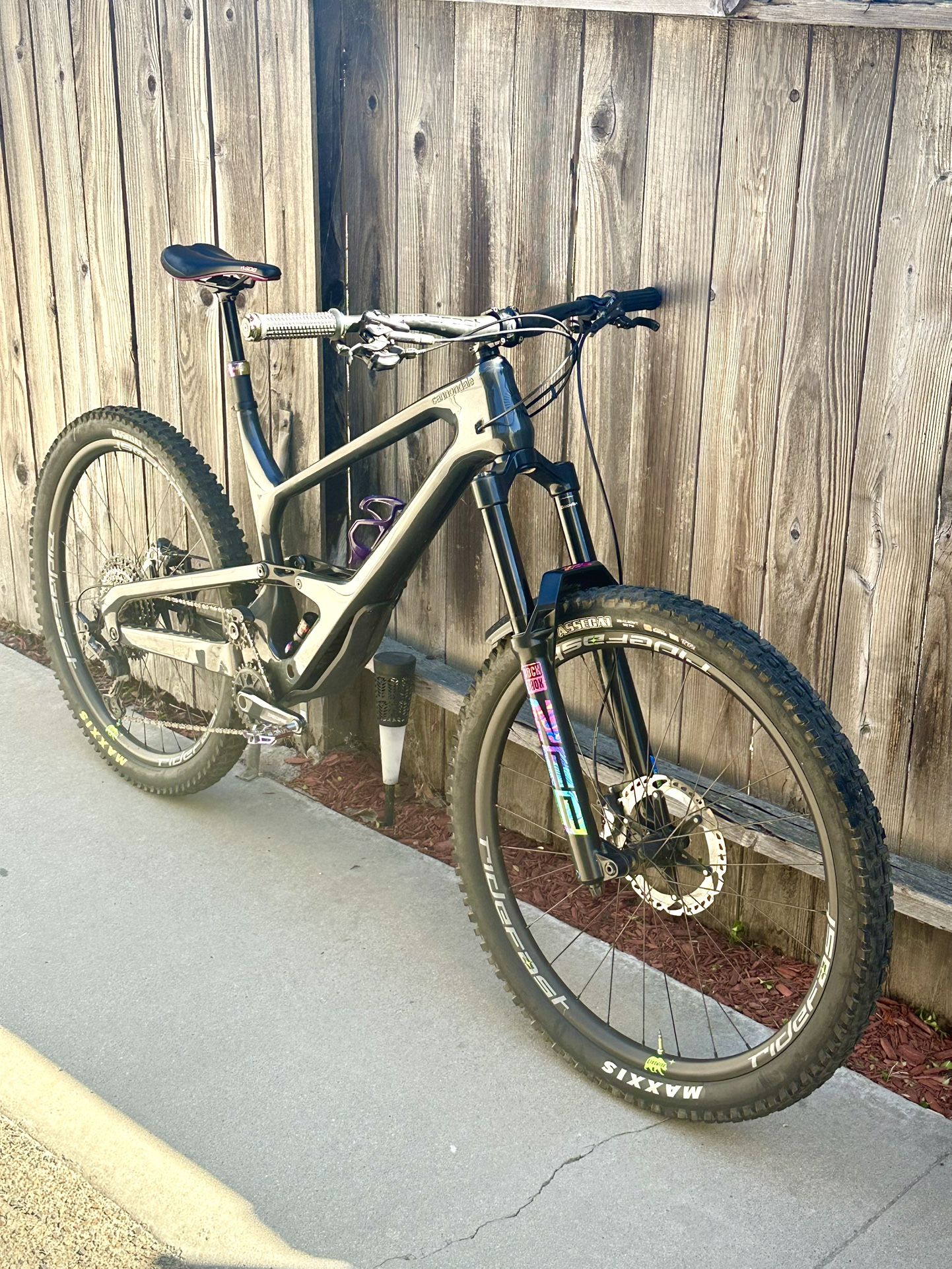 2022 Cannondale Jekyll. Custom Build. Carbon Wheels
