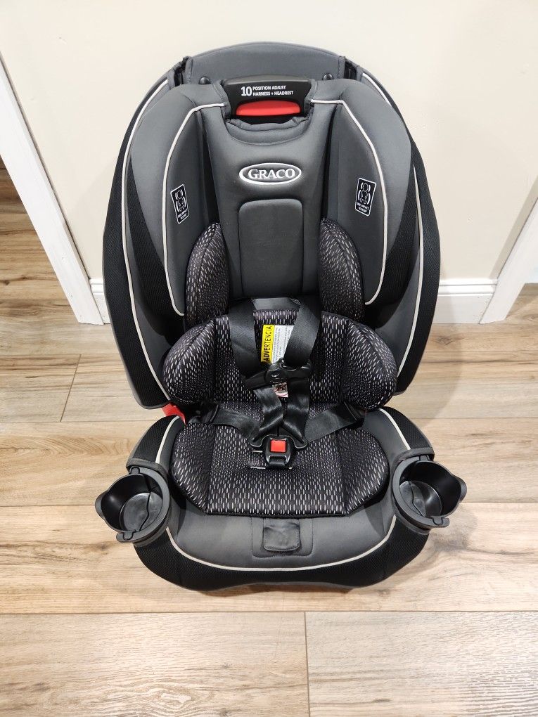 Graco SlimFit 3-in-1 Convertible Car Seat... Extremely Clean!!! LIKE NEW