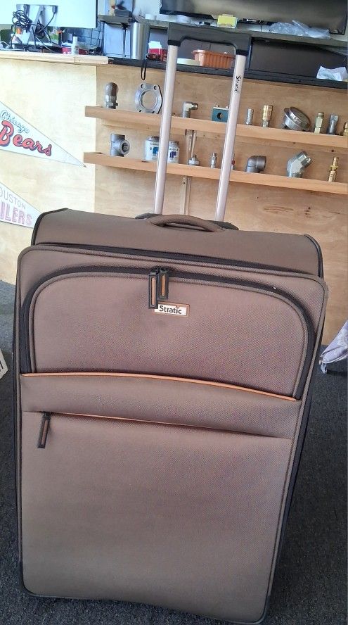 Stratic Rolling Suitcase
