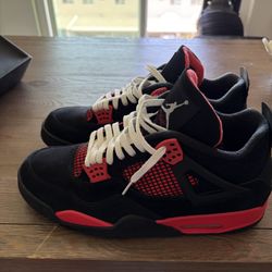 Jordan 4 Red Thunder (2022) – Black/Red – Very Clean – With Box 