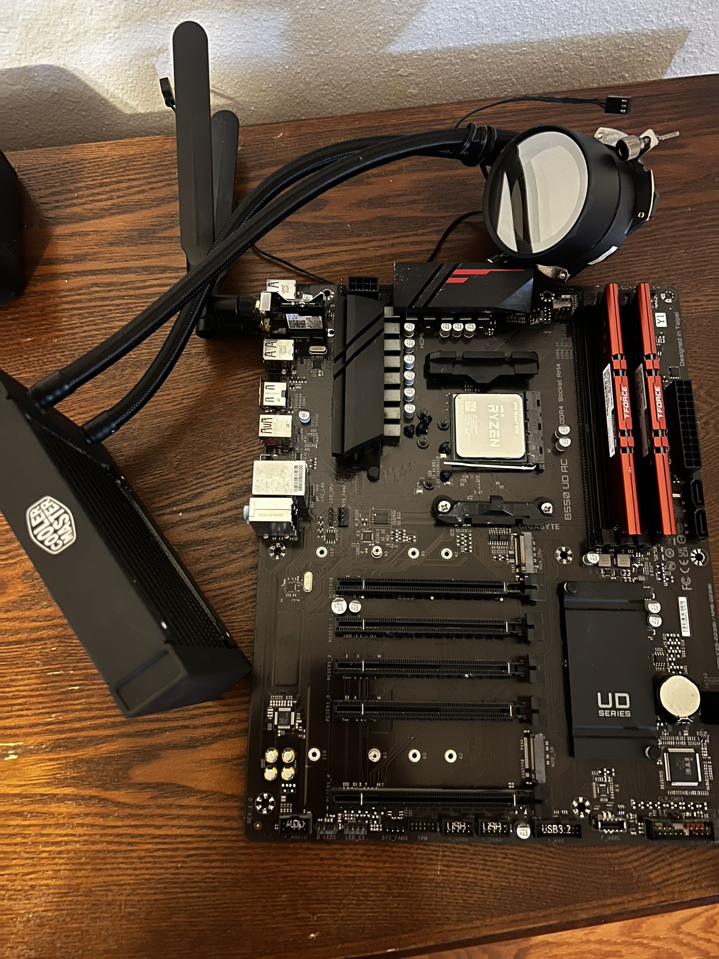 Gigabyte B550 | AMD Ryzen 5 5700 | T FORCE 16GB Ram | Cooler Master Liquid CPU Cooler