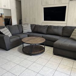 Sectional Couch w/ Pillows