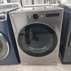 $799 (MSRP $1547)LG Vented Stackable SMART Gas Dryer With TurboSteam And  FlowSense 