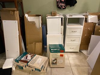 Closed Maid Custom Closets. See Photo’s. 4 Boxes 10 inch drawers, 5 Boxes 24 inch drawers. 2 -10 inch Drawer Towers assembled. There is enough there t