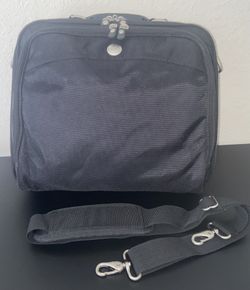 Dell H9859 is a classic nylon messenger-style laptop bag