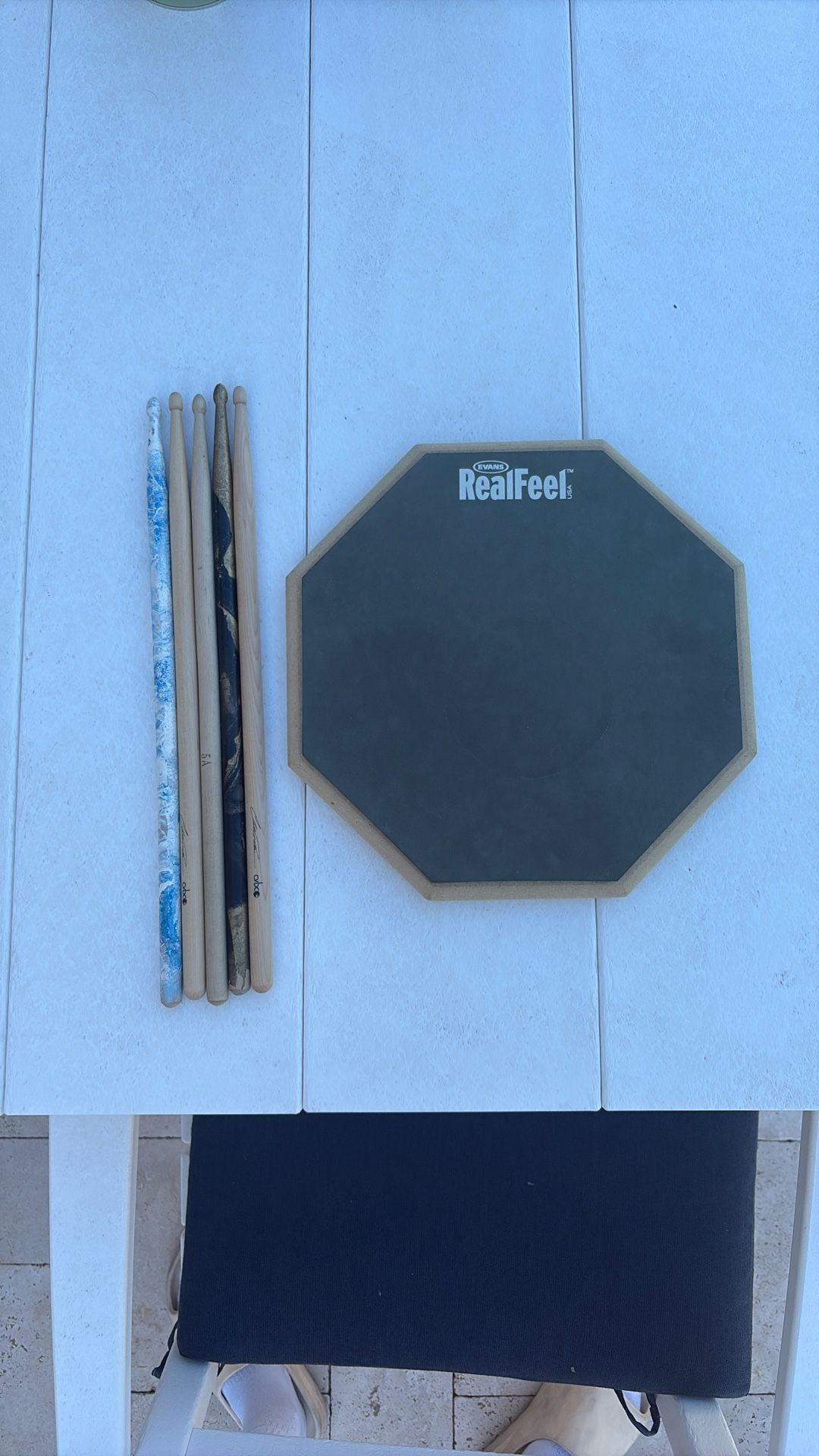 Evans RealFeel Single-sided Practice Drum Pad - 12-inch. (Drum Sticks Included)