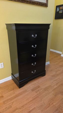 Clean and Nice Black 5 Drawer Chest  / Tall Dresser.