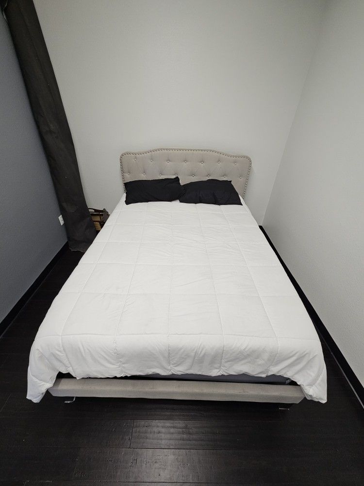 Full Size Bed with Mattress and Box Spring 
