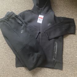 Black Nike Tech Set