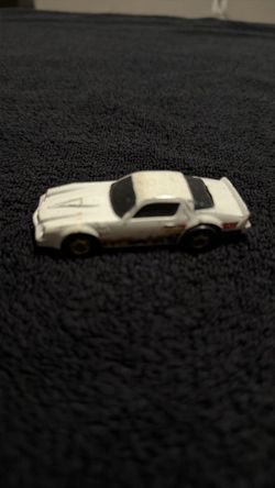 Vintage 1980s Hot Wheels Camaro Z-28 White Gold Hot Ones