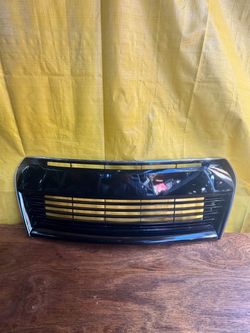 2014 2015 2016 Toyota Corolla Front Bumper Grille OEM (ORIGINAL)