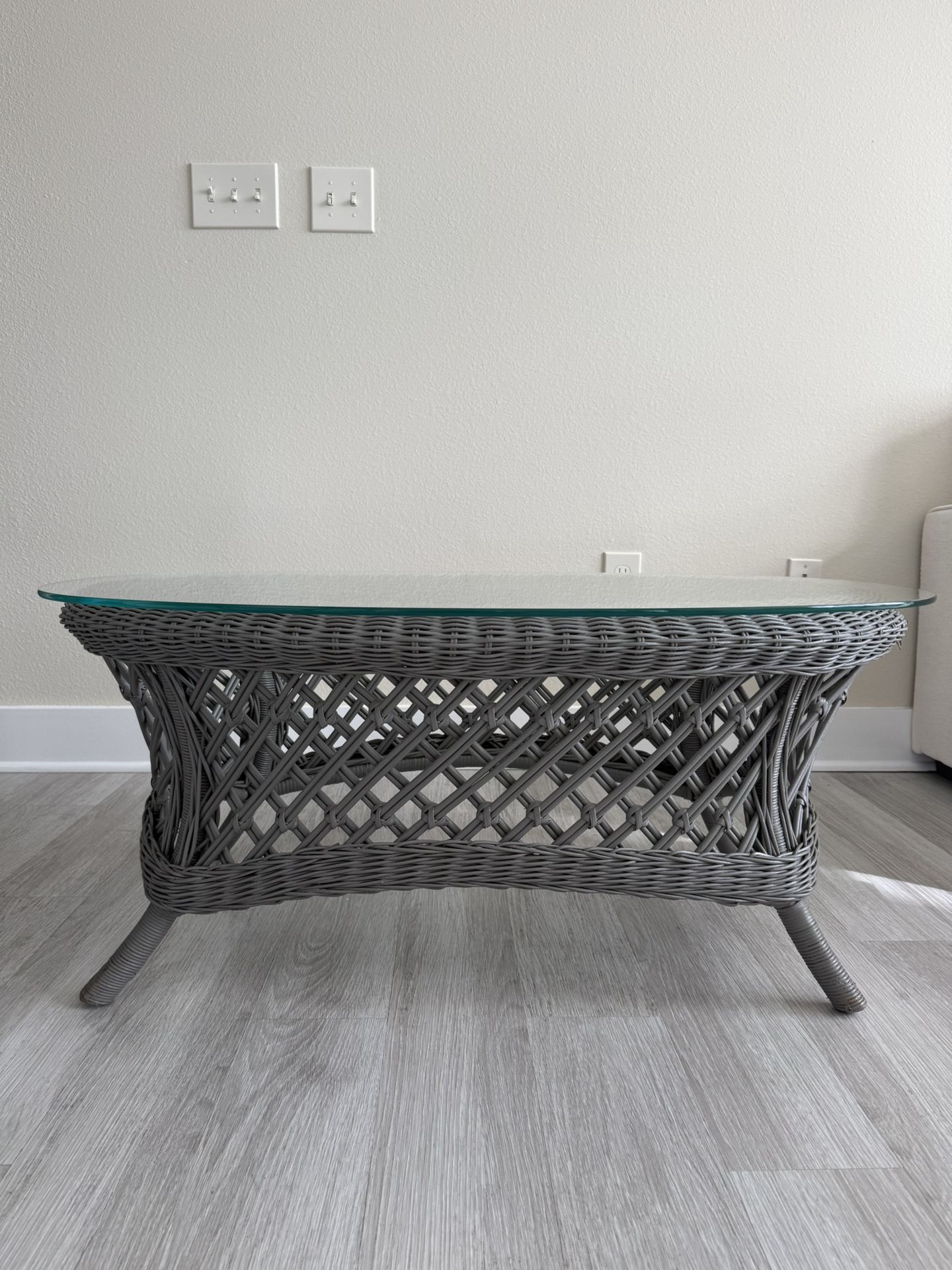 Outdoor Wicker Coffee Table with Glass Top – Excellent Condition