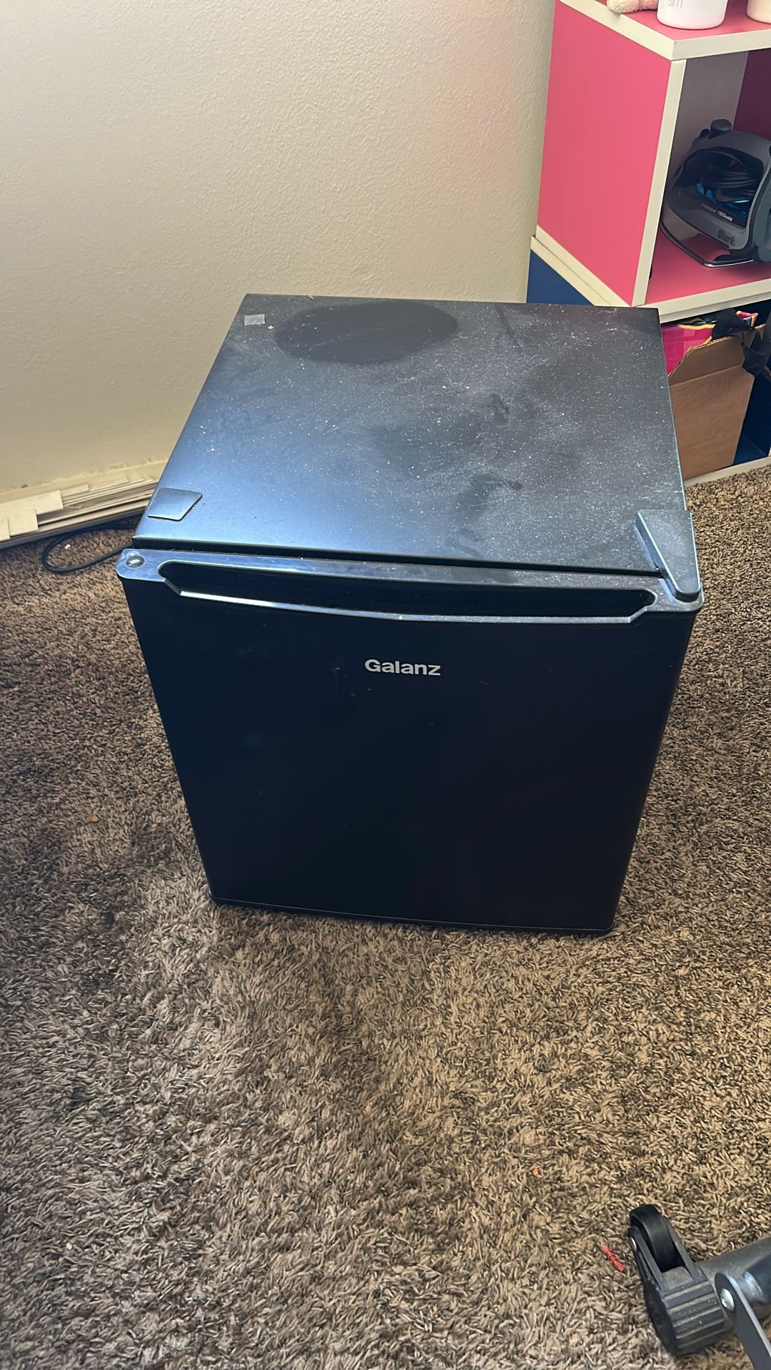 Galanz Mini fridge
