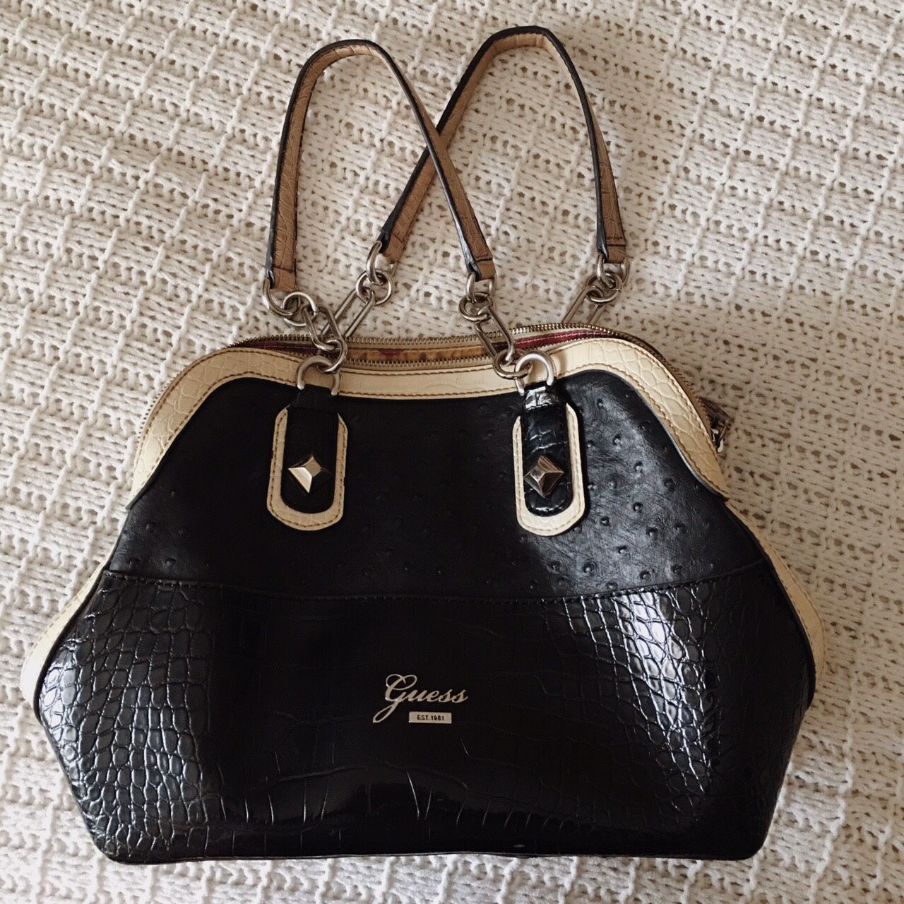 Vintage Black Leather Guess Purse 🖤