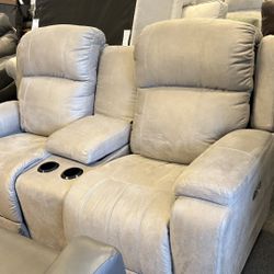 Lazy Boy Power Reclining  Loveseat With Power Console $675 Free Delivery