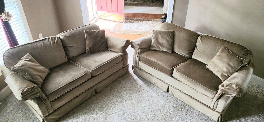 2 Sofas