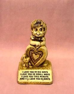 Vintage Sillisculpt figurine Love You in Big Ways 1975 C.M. Paula Company W355