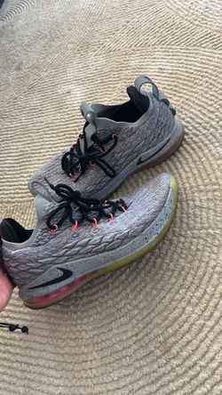 Nike LeBron 15 low