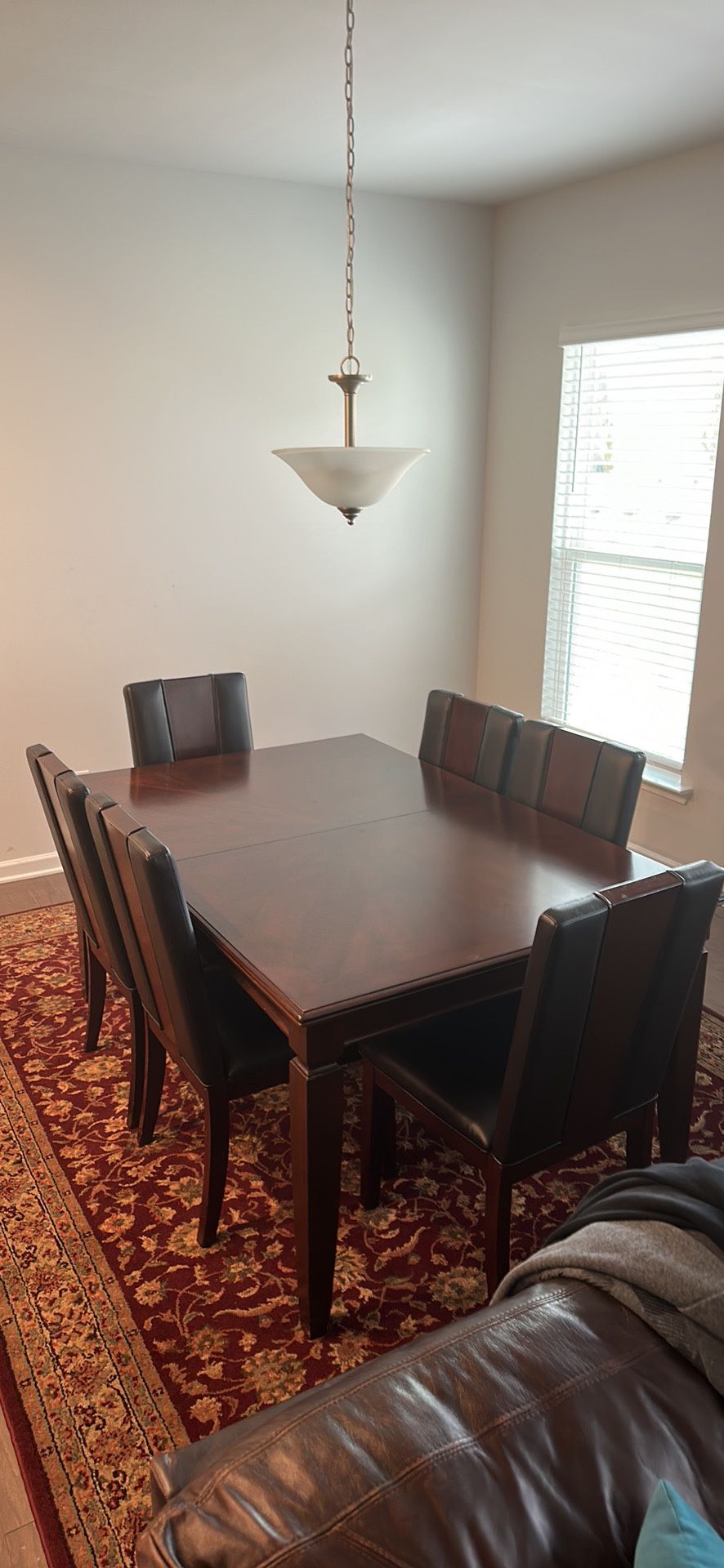 Dining room Table And Chairs 