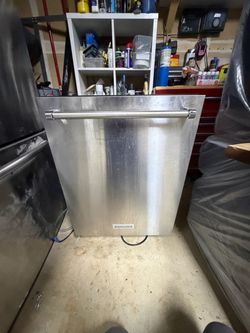 Kitchenaid dishwasher  24”