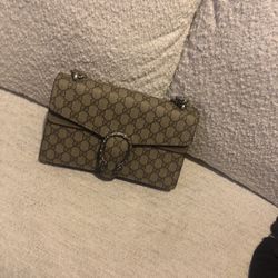 Gucci purse Almost new, no stains excellent conditions