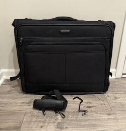 LIKE NEW Samsonite Black Travel Garment Bag