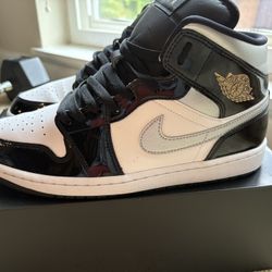 Men's  size 10 Air Jordan Retro 1 Mid SE Black/White 