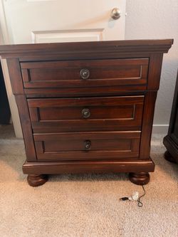 Brown bedroom set - Queen