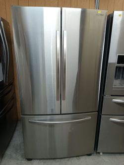 Samsung refrigerator french door stainless steel everything works good 💯