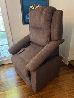 La-Z-Boy Clayton Gold Power Lift Recliner with Massager and Heat