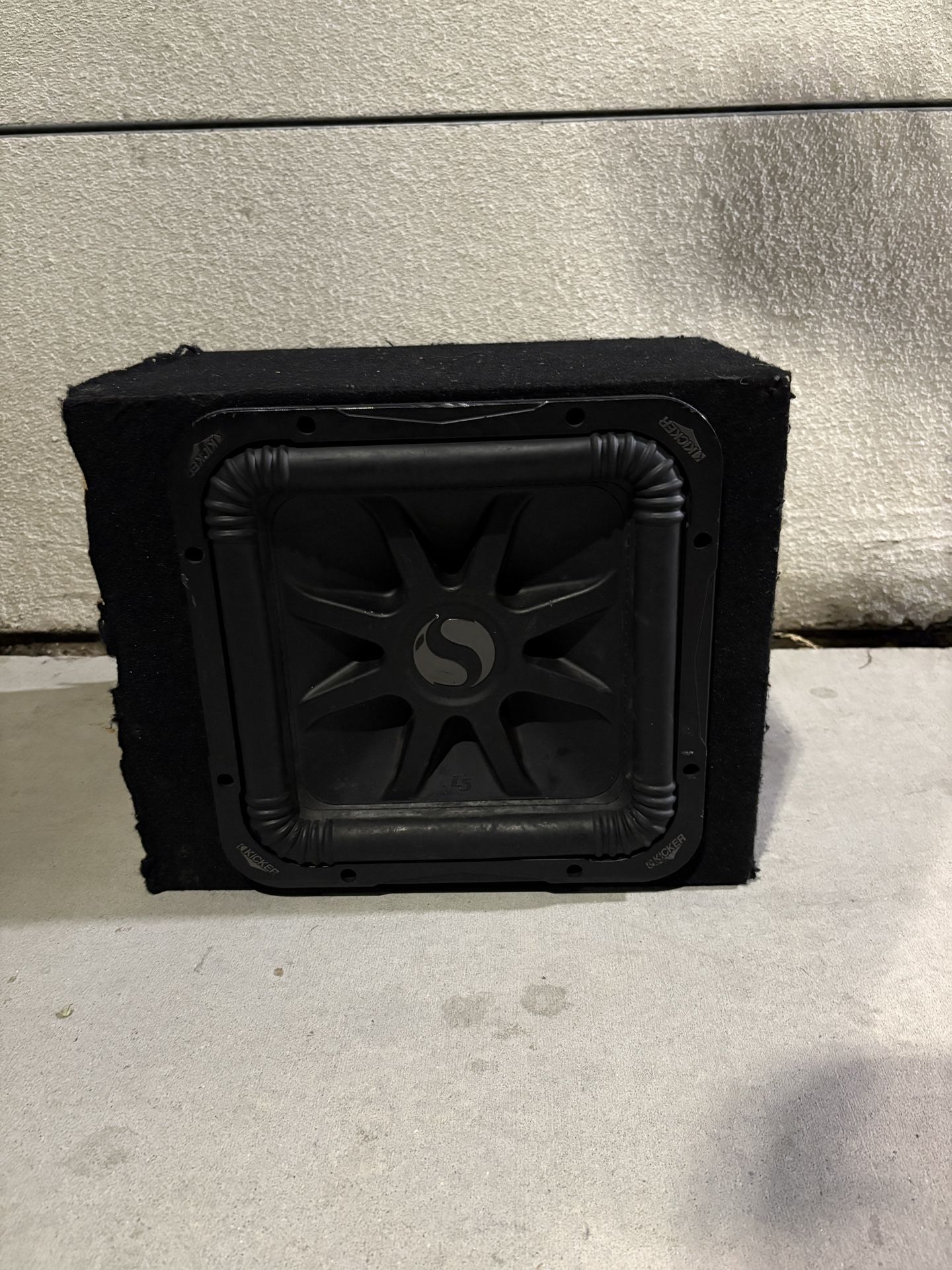 kicker “12 sub woofer 