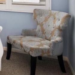 Designer-Style Tufted Accent Chair – Timeless & Chic ✨