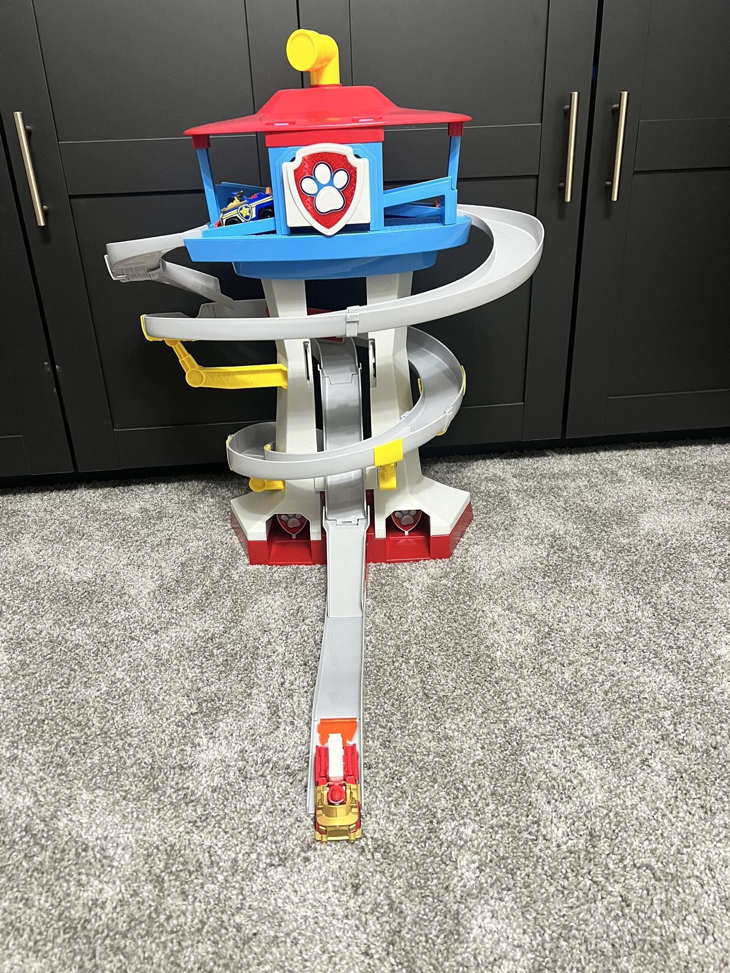 Paw Patrol Adventure Bay Lookout Tower Playset With 2 Die-Cast