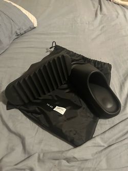 Yezzy slides black