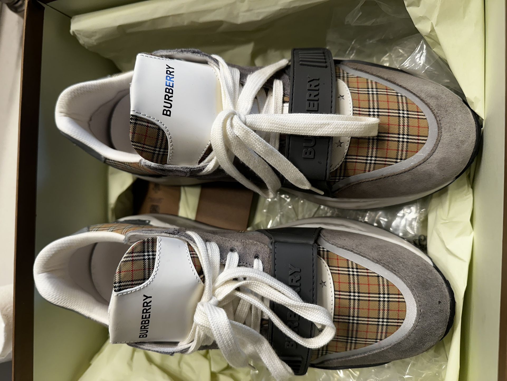 Burberry Size 43 (10)
