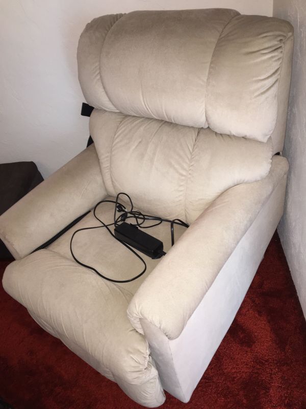 Top of the line lazy boy lift chair. for Sale in Graham, WA OfferUp