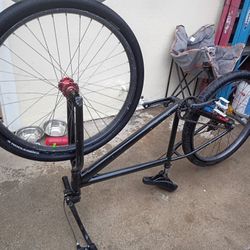 Deezy Throne Frame "Sprey Painted"