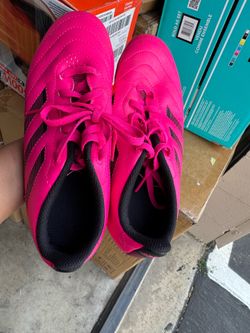 Adidas Soccer shoes Girls Size: 4 1/2