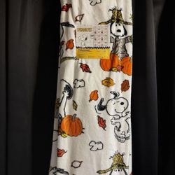 Peanuts Snoopy Scarecrow Woodstock Soft Throw Blanket Autumn Leaves 🍂