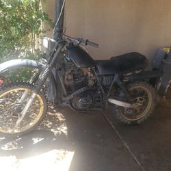 Suzuki Dr 500  Black And Gold Dirt Bike 498 cm 3 Needs Kickstarter And.....As Is