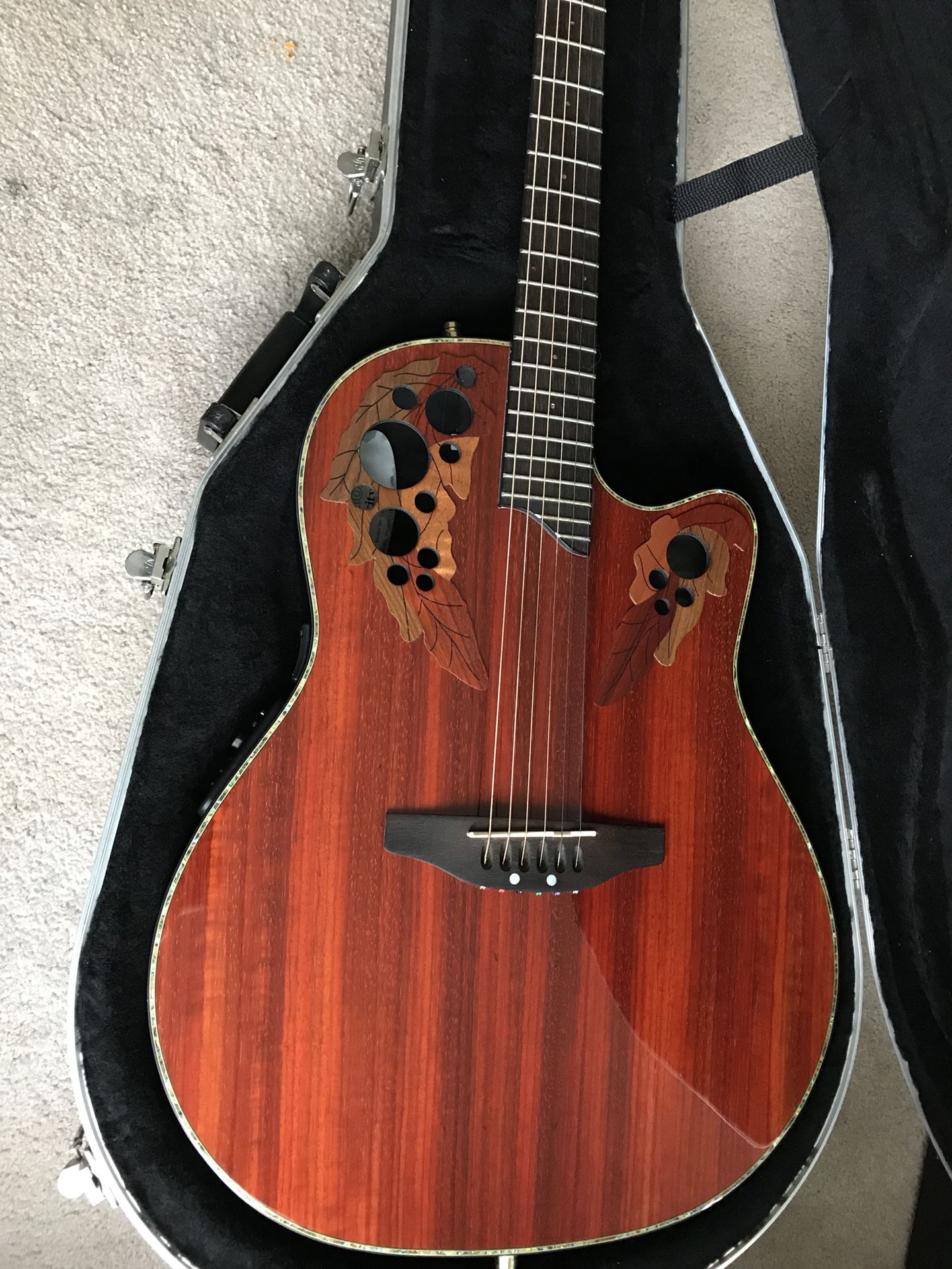 Acoustic-Electric Guitar Ovation Celebrity Deluxe