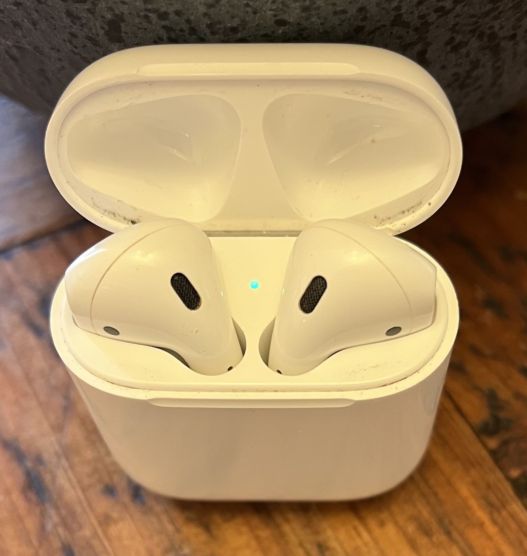 Apple AirPods 1st Gen
