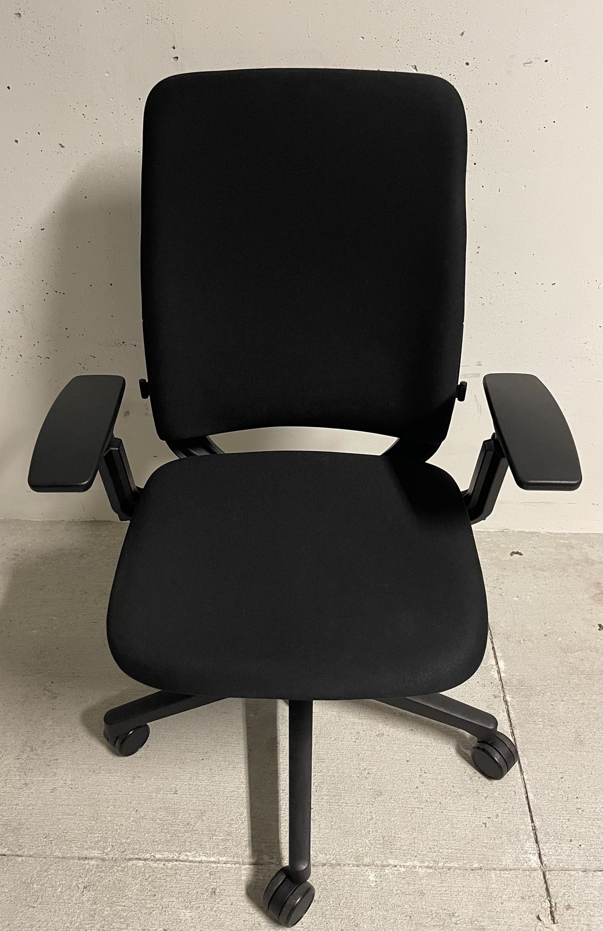 HOT HOT !!!!!!!! Steelcase Amia Office Chair Mint Condition