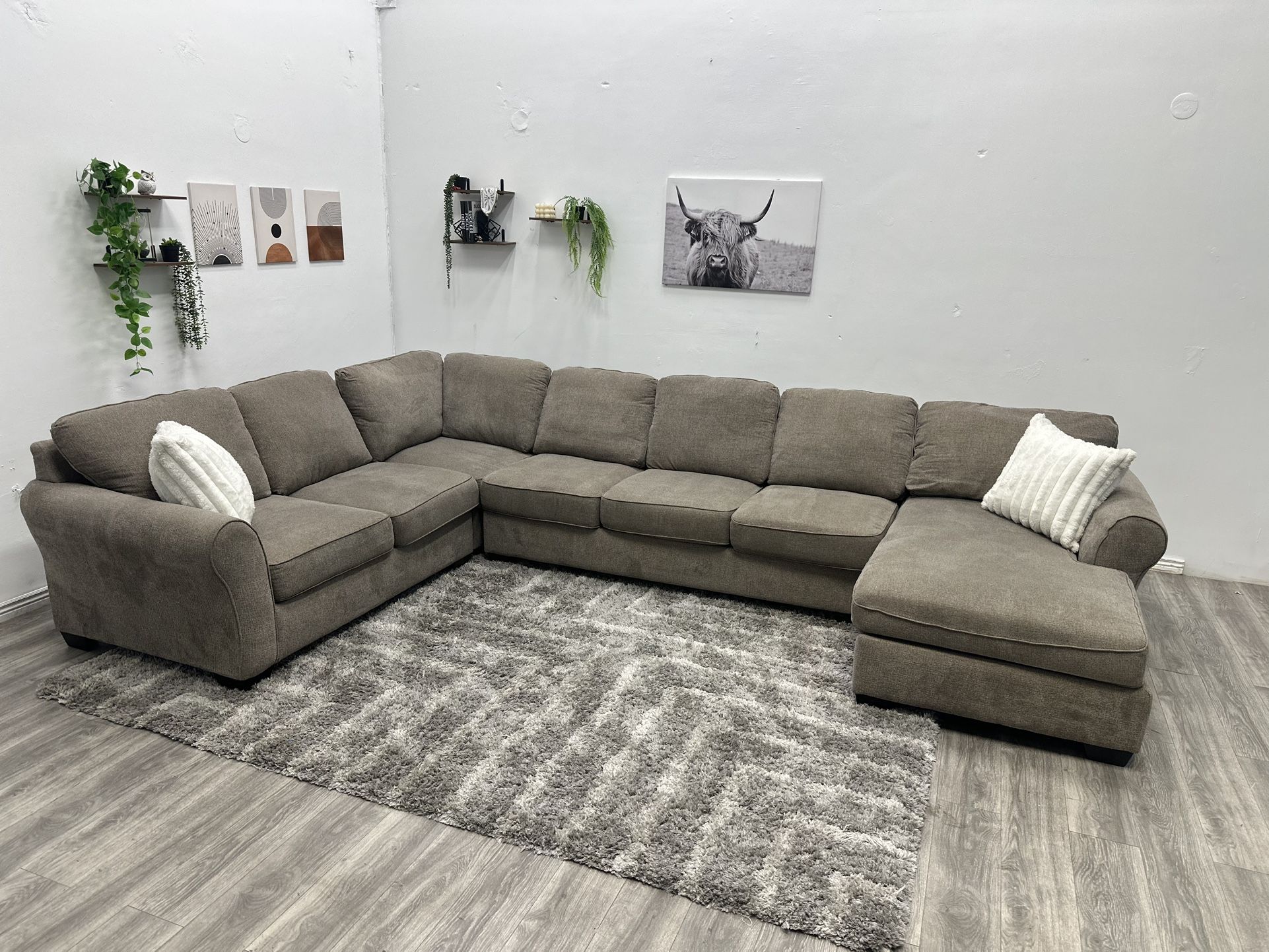 Sectional Couch - Free Delivery 🚛