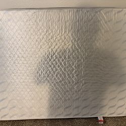 *** Queen Mattress **** 