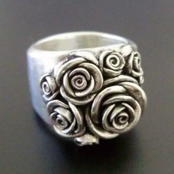 Pretty Vintage Style Antique Silver Tone Rose Ring